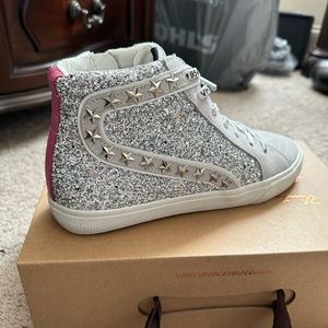 Beautiful Vintage Havana sneakers!